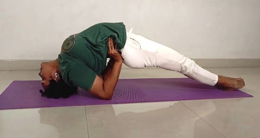 Practitioner in Setu Bandhasana, lifting the hips into a bridge shape
